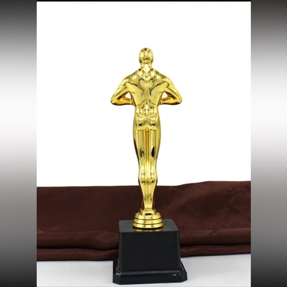 Oscar statue prop - Picture 5 of 5